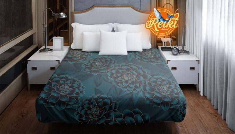 Protective elegance bedspread, easy to clean from fur and hair. Elegance flowersoul pattern, in addition to protection, it is colorful and adds aesthetics to the interior. Made with Animal Reiki philosophy.