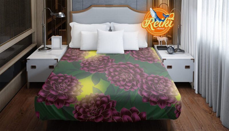 Protective bedspread, easy to clean from fur and hair. Flowersoul pattern, in addition to protection, it is colorful and adds aesthetics to the interior. Made with Animal Reiki philosophy.