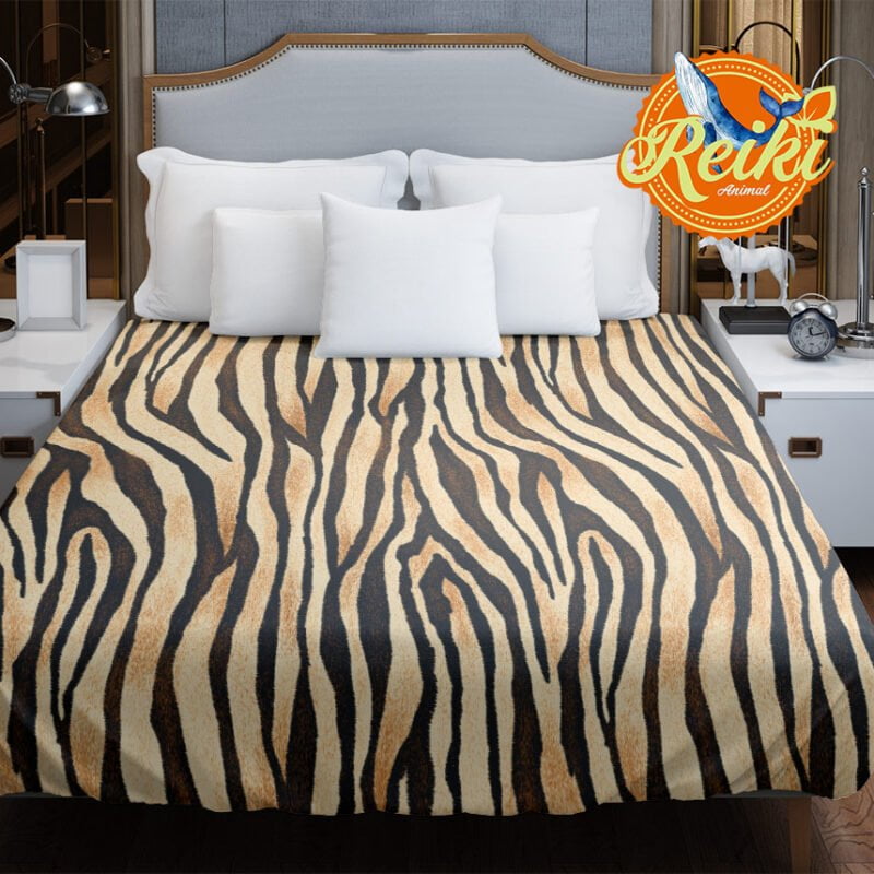 Protective bedspread, easy to clean from fur and hair. Giraffe pattern, in addition to protection, it is colorful and adds aesthetics to the interior. Made with Animal Reiki philosophy.